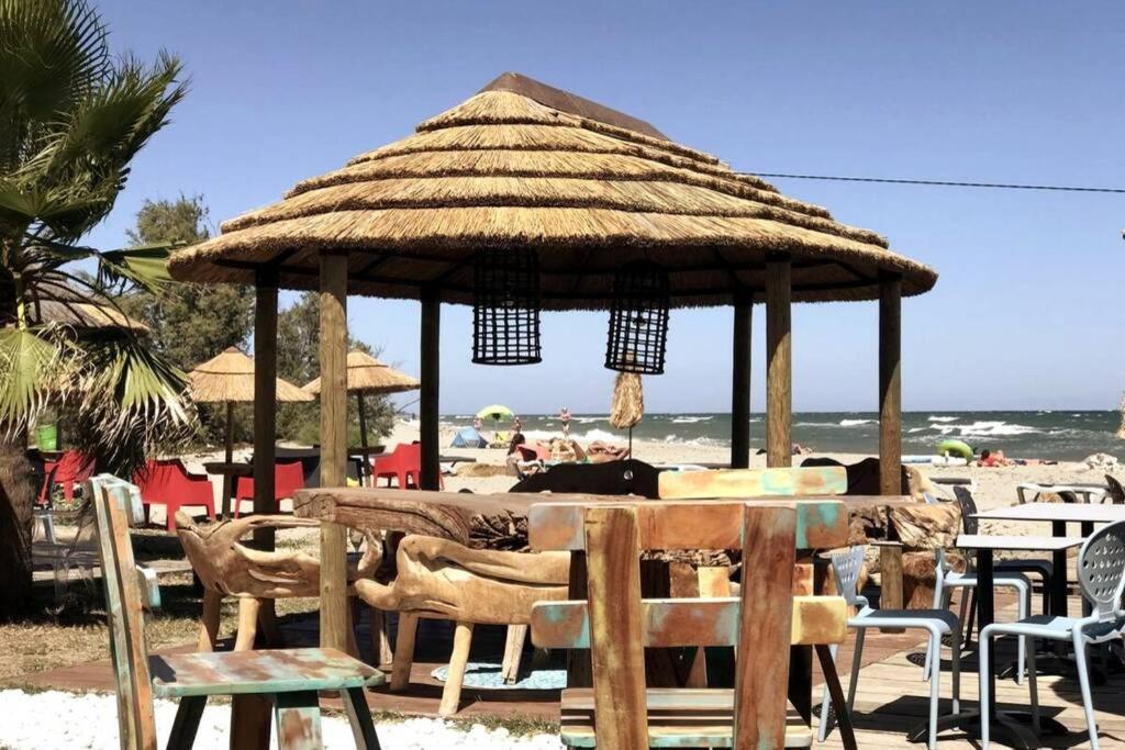 Marine De Bravone T2 Terrasse Front De Mer - Plage Pieds Dans L'Eau - Clim - Piscine - Wifi Linguizzetta 외부 사진