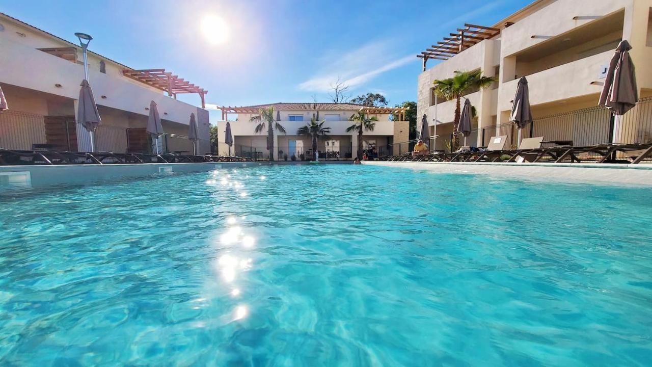 Marine De Bravone T2 Terrasse Front De Mer - Plage Pieds Dans L'Eau - Clim - Piscine - Wifi Linguizzetta 외부 사진