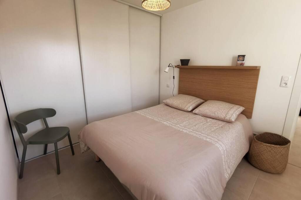 Marine De Bravone T2 Terrasse Front De Mer - Plage Pieds Dans L'Eau - Clim - Piscine - Wifi Linguizzetta 외부 사진
