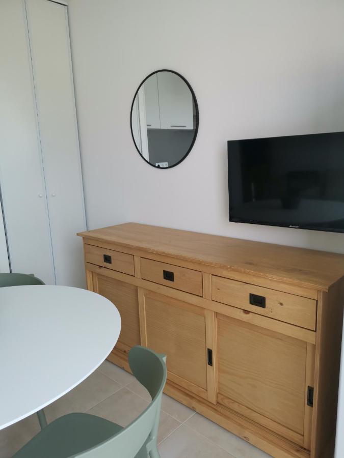 Marine De Bravone T2 Terrasse Front De Mer - Plage Pieds Dans L'Eau - Clim - Piscine - Wifi Linguizzetta 외부 사진